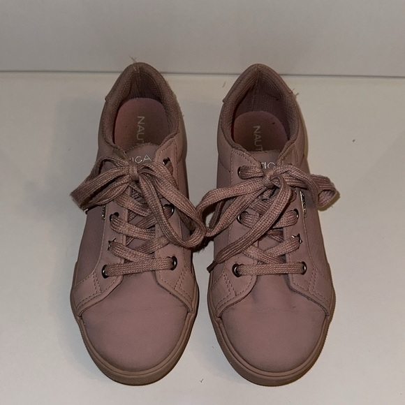 NAUTICA Low Top Lace Up Breathable Sneakers Girls Size 3 - Picture 1 of 5